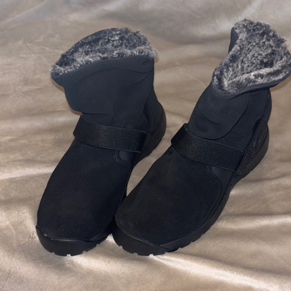 Nike Black Winter Boots with Plush Lining